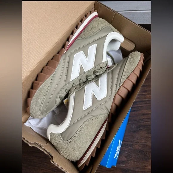 New Balance RC30 Olive Green Size 8.5 (URC30BB) NWT
